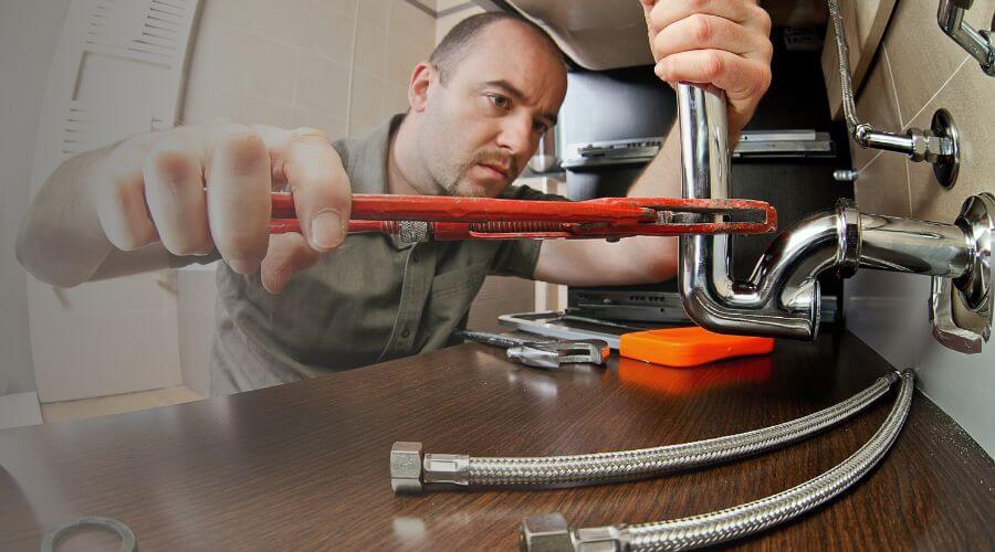 Expert burst pipe repair services in Pleasantville, IA